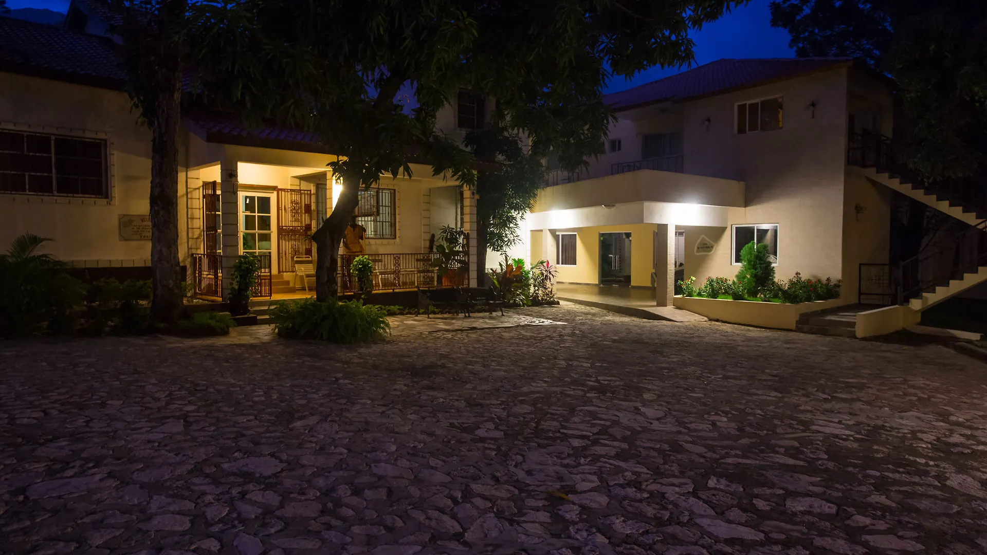 Auberge Villa Cana Vaudreuil Hotel